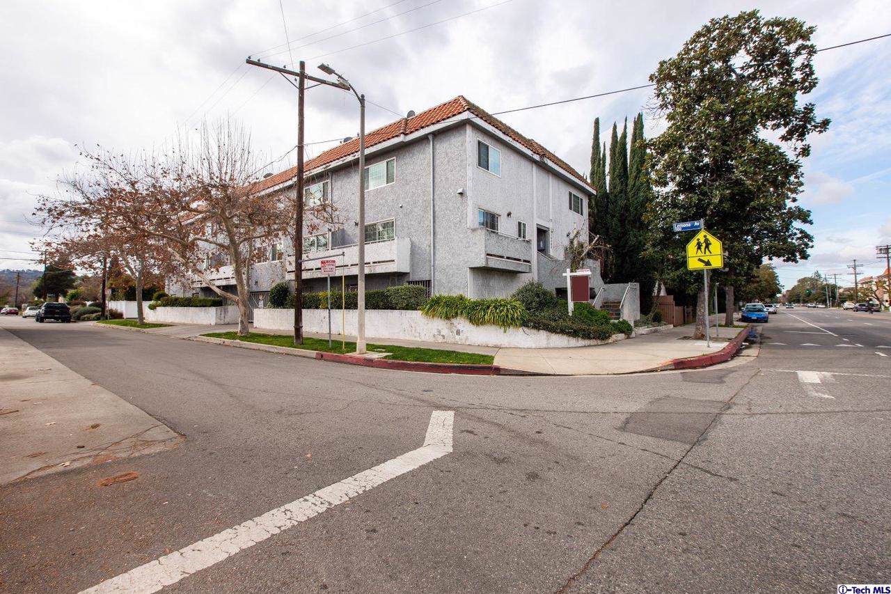 15002 Magnolia Boulevard - Photo 1