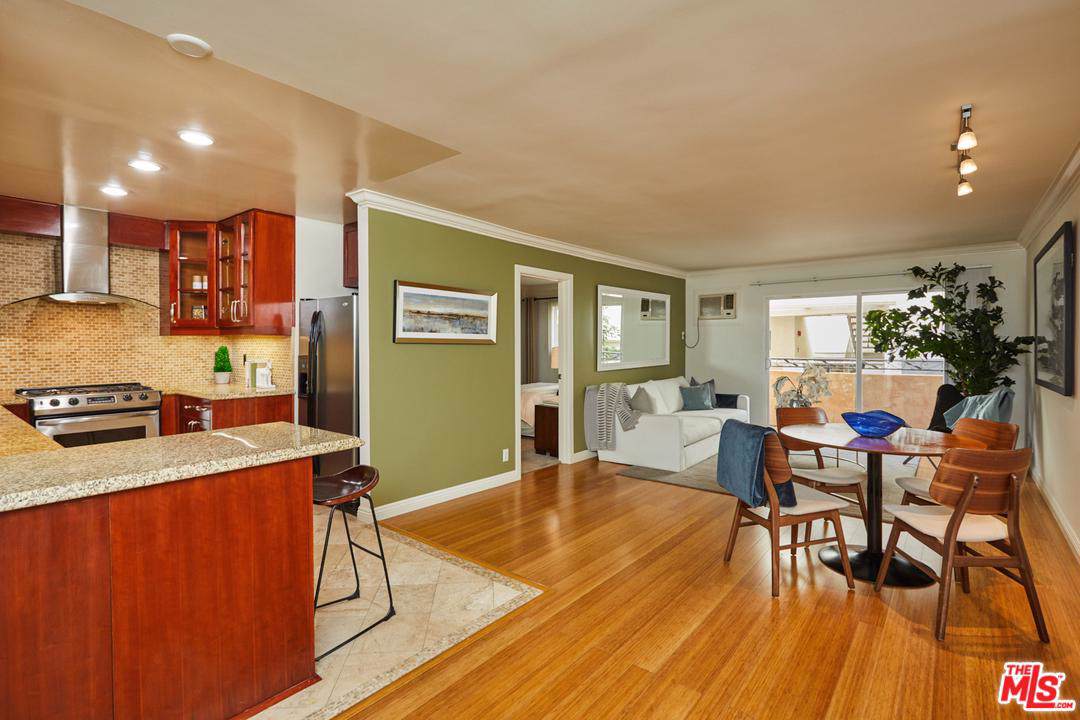 1154 Barrington Ave - Photo 1