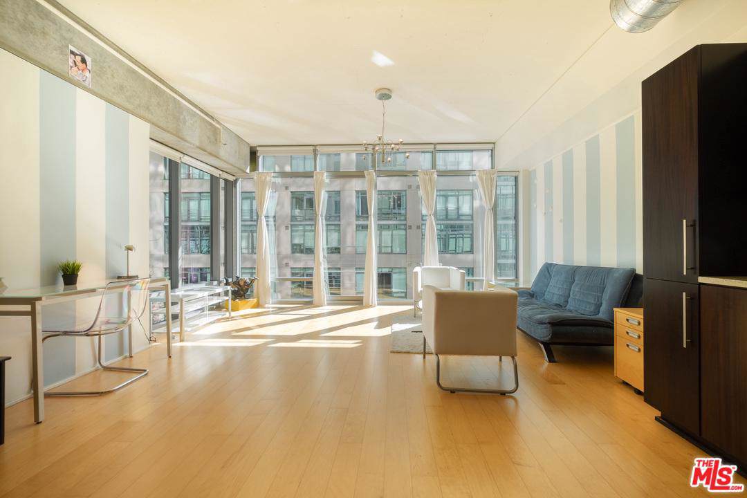 1100 Hope Street - Photo 1