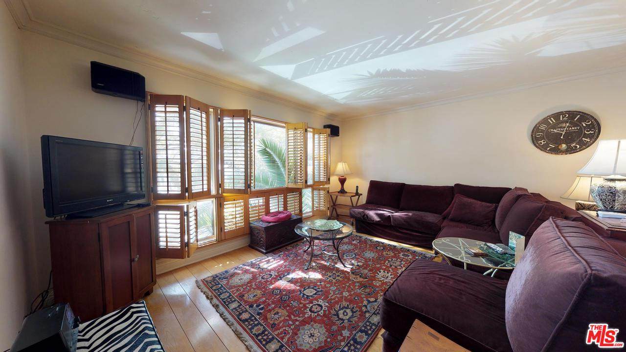 1925 Montana Ave - Photo 1