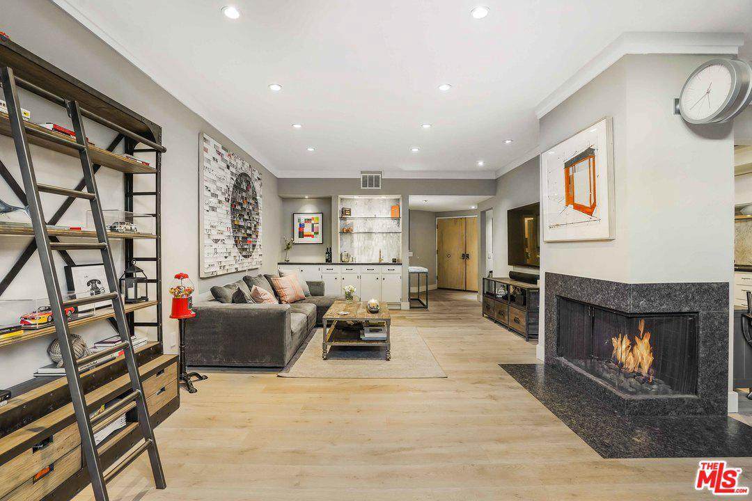 930 Wetherly Drive - Photo 1