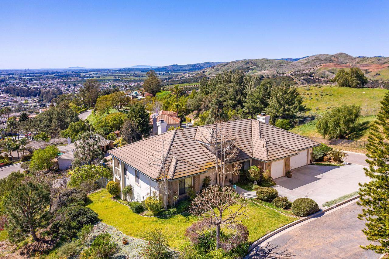 732 Montclair Drive - Photo 1