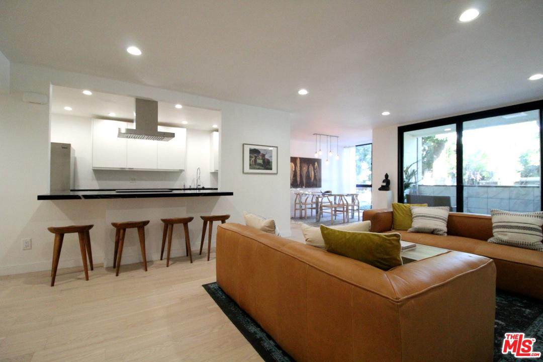 1015 Kings Road - Photo 1