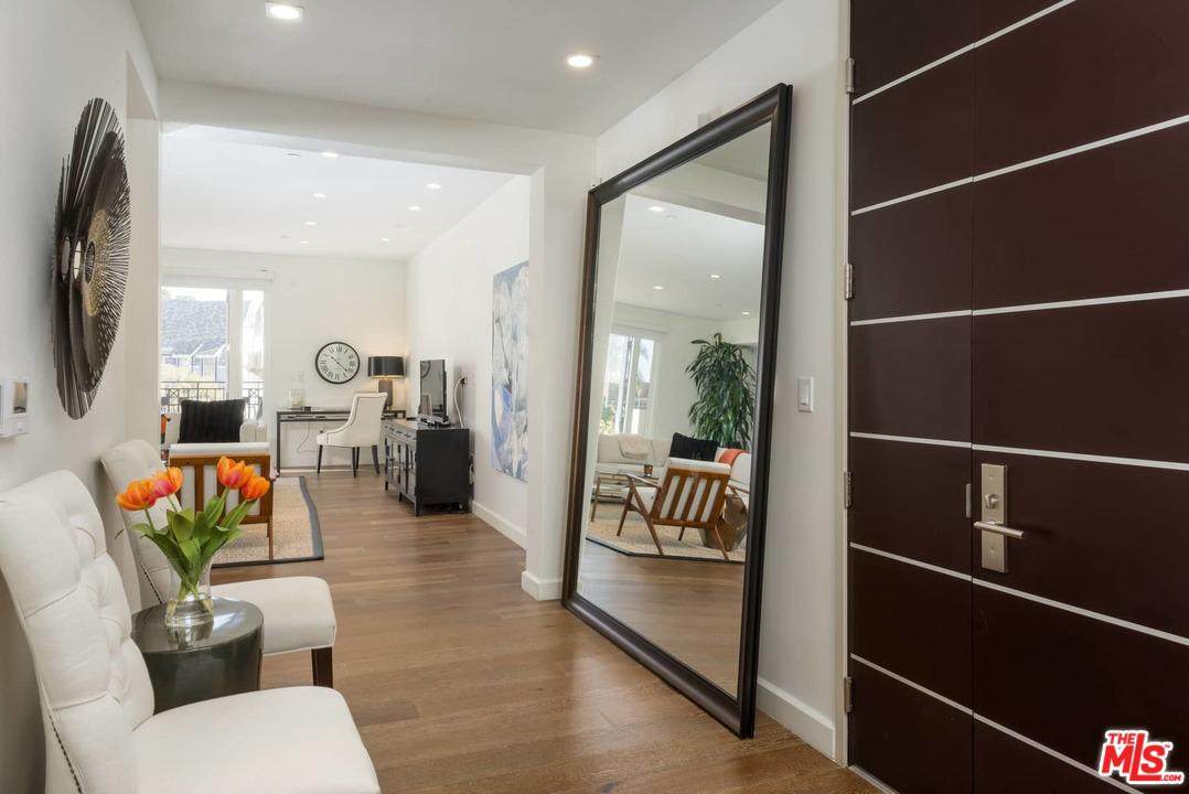 441 Barrington Ave - Photo 1
