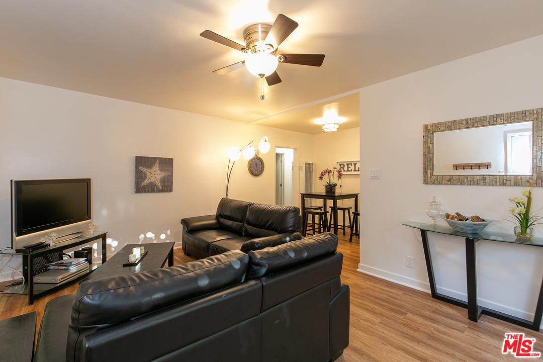 656 Indiana Ave - Photo 1