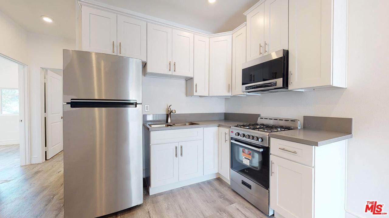 1848 Sycamore Ave - Photo 1