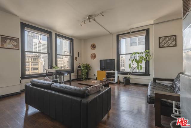 215 7TH St - Photo 1