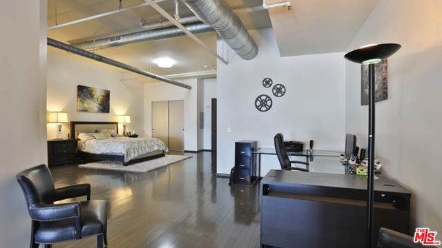 1645 Vine St - Photo 1