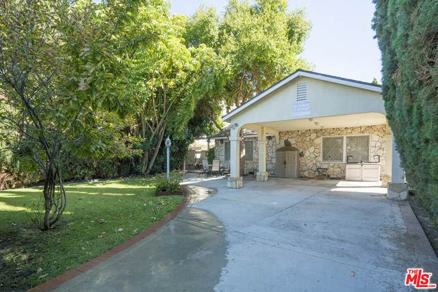 5536 Tyrone Ave - Photo 1