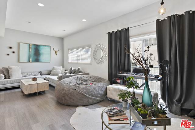 5052 Cahuenga - Photo 1