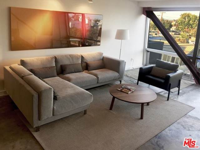 615 Hampton Dr - Photo 1