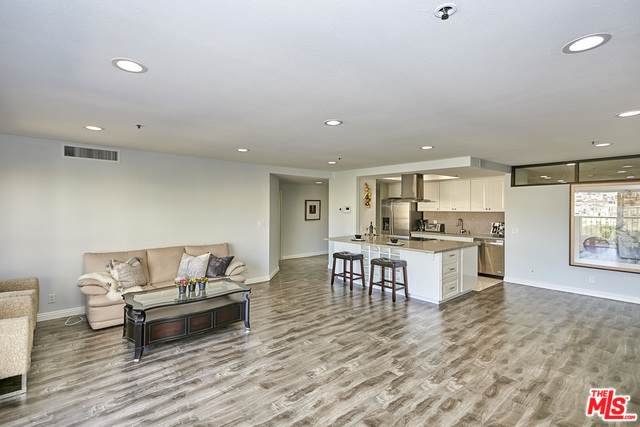 727 Ardmore Ave - Photo 1