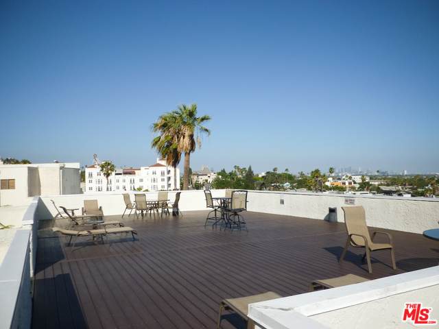 8400 De Longpre Ave - Photo 1