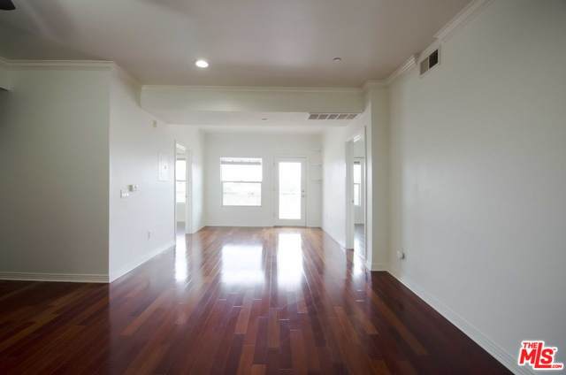 1025 Dewey Ave - Photo 1