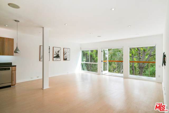 330 Barrington Ave - Photo 1