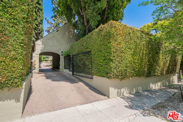 3225 Oakshire Dr - Photo 1