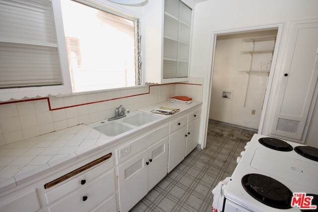 2231 Balsam Ave - Photo 1