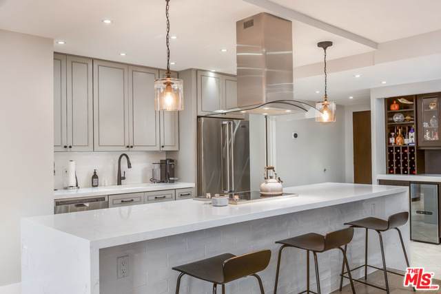10701 Wilshire - Photo 1
