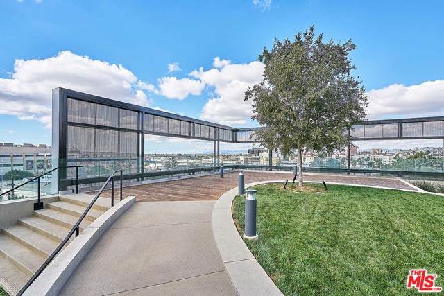 889 Francisco - Photo 1