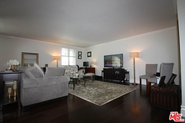 5301 Balboa Blvd - Photo 1