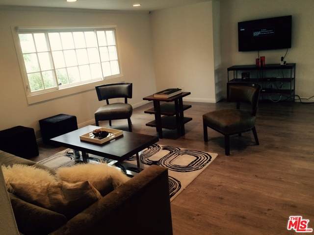 906 Benedict Canyon Dr - Photo 1