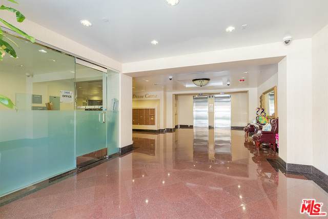 345 Gramercy Pl - Photo 1