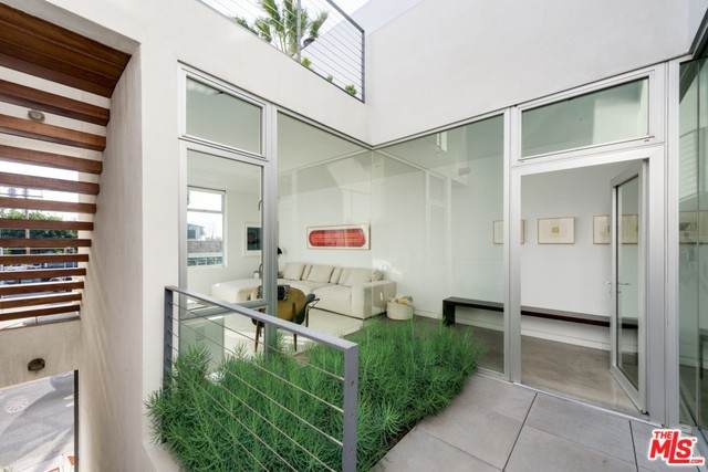 1121 Abbot Kinney - Photo 1