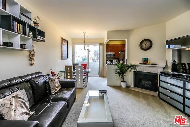 620 Gramercy Pl - Photo 1