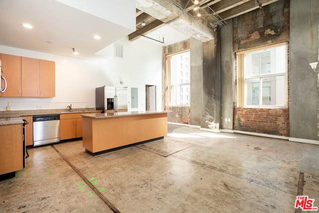711 Olive St - Photo 1