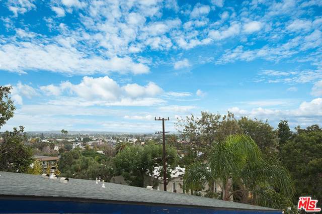 425 Marine St - Photo 1