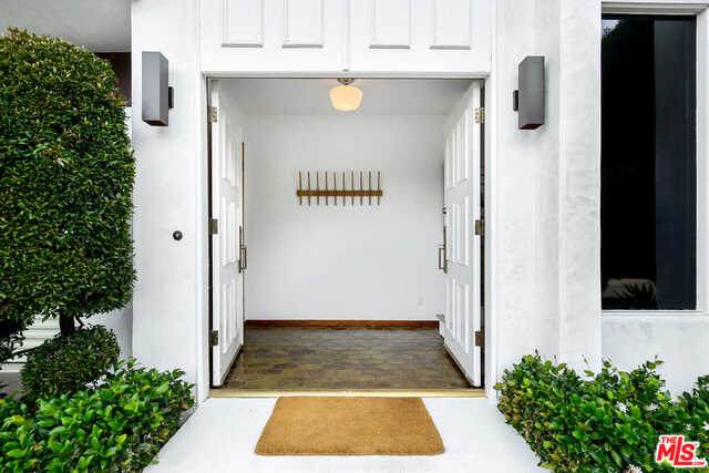 207 Los Laureles St - Photo 1