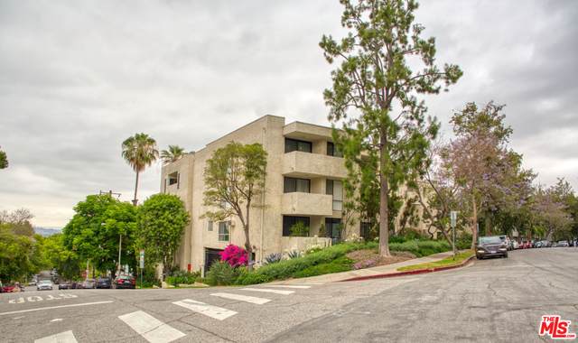 8400 De Longpre Ave - Photo 1