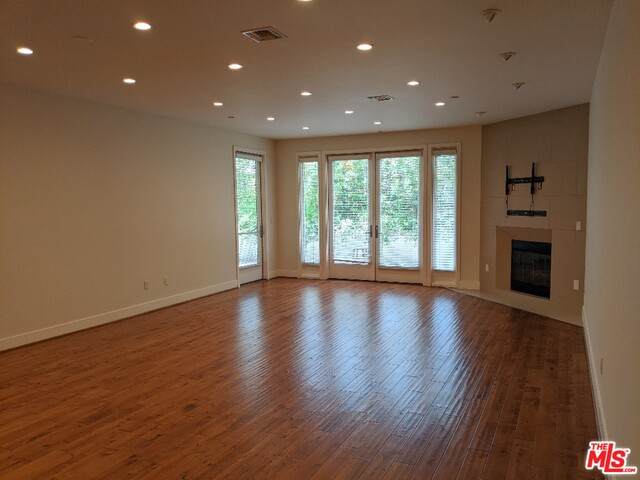 1517 Bentley Ave - Photo 1