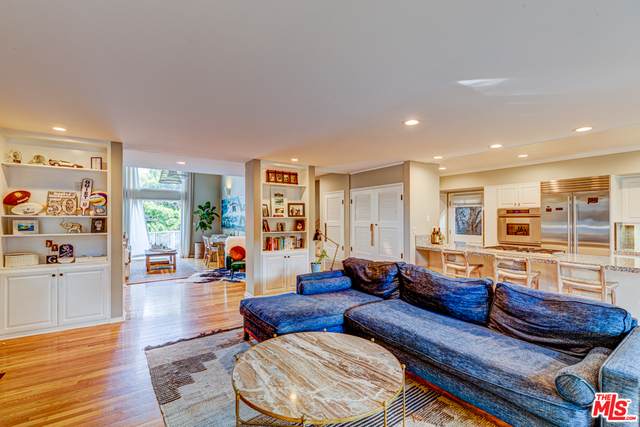 1011 Pier Ave - Photo 1
