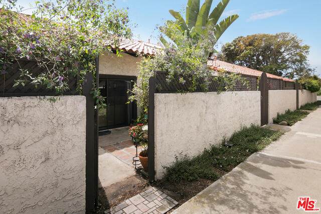 39 Mission Plaza Dr - Photo 1