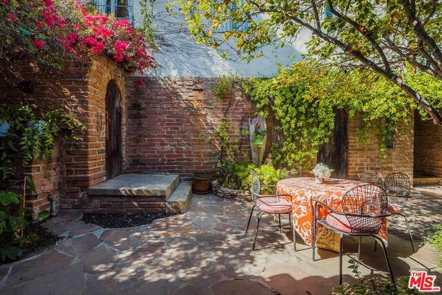 1976 Normandie Ave - Photo 1