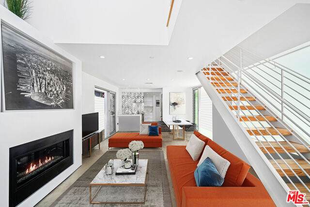 714 Hampton - Photo 1