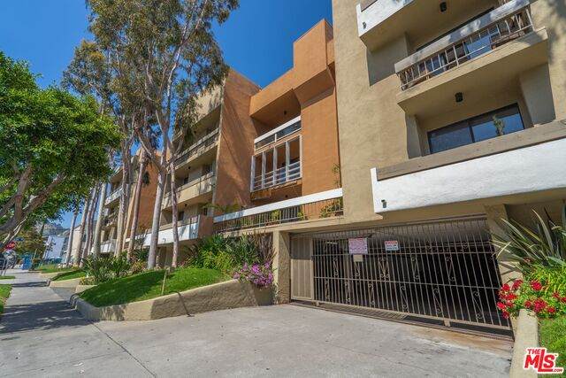 740 Kings Rd - Photo 1