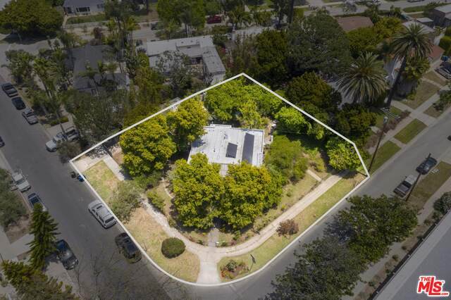 1040 Victoria Ave - Photo 1