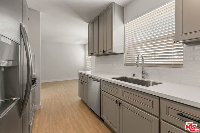 1207 Burnside - Photo 1