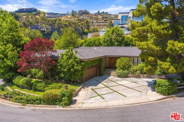 1669 Doheny Dr - Photo 1