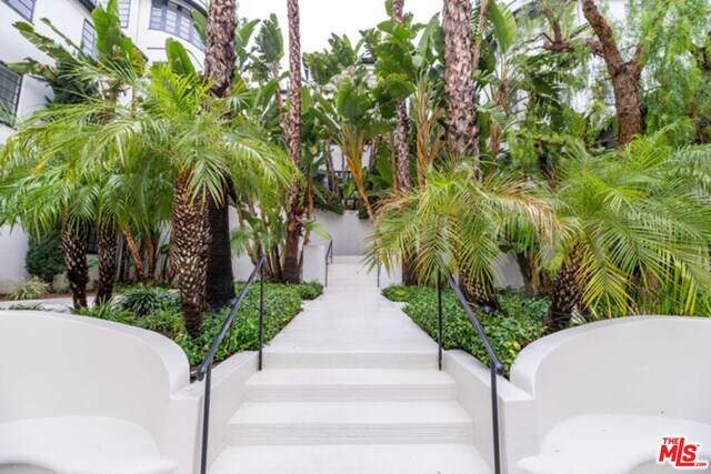 9243 Doheny Rd - Photo 1