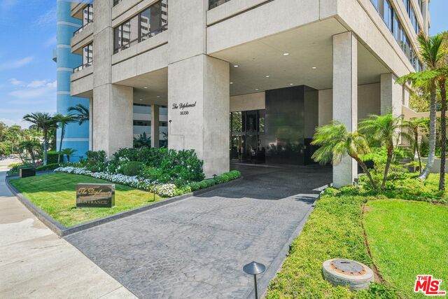 10350 Wilshire Blvd - Photo 1