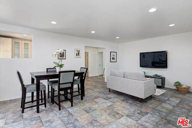 844 7TH St - Photo 1