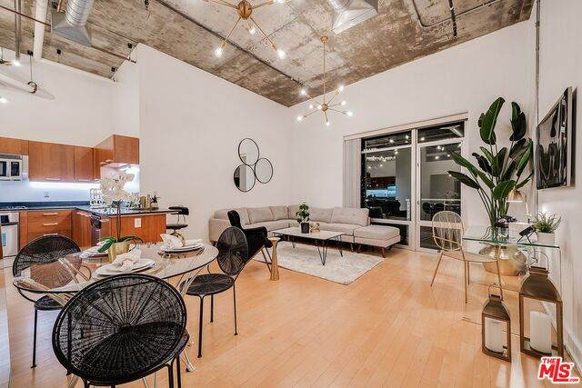 645 9TH St - Photo 1