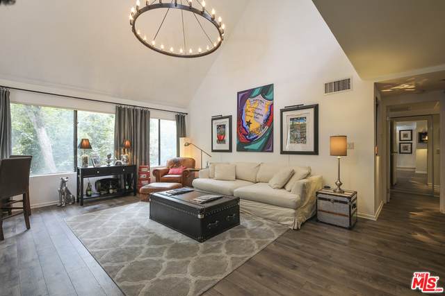 950 Kings Rd - Photo 1