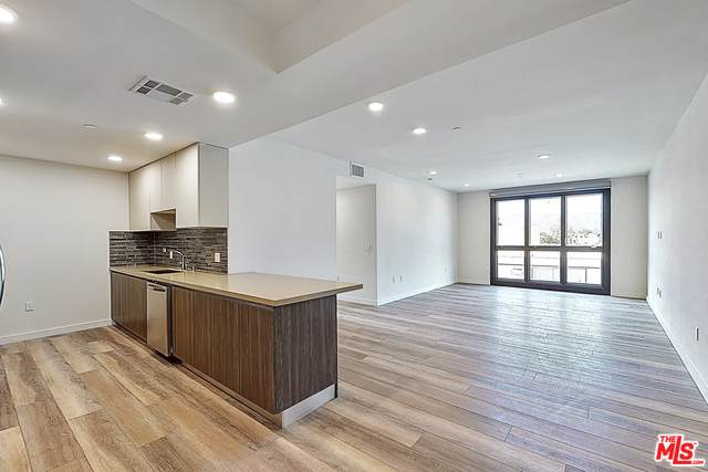 1070 Bedford St - Photo 1