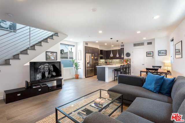 1923 Gower St - Photo 1