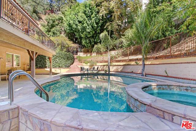 2264 Beverly Glen Pl - Photo 1