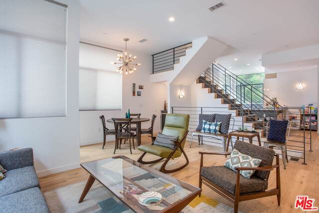 4943 Cahuenga Blvd - Photo 1